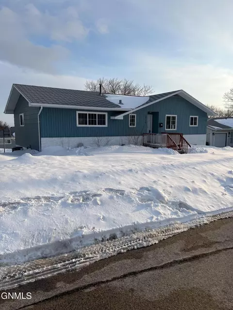 1719 Harmon Ave, Bismarck, ND 58501 photo 1