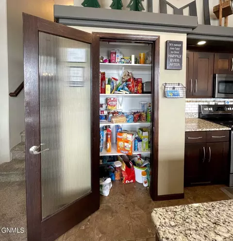 1743 Calgary Loop, Bismarck, ND 58503 photo 9