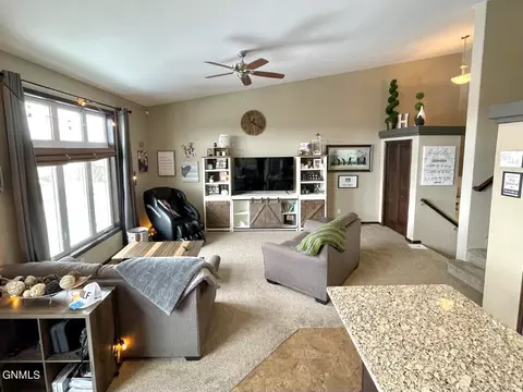 1743 Calgary Loop, Bismarck, ND 58503 photo 8