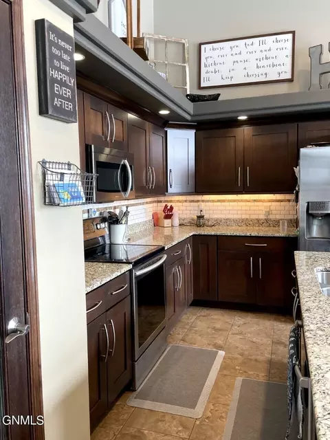 1743 Calgary Loop, Bismarck, ND 58503 photo 10
