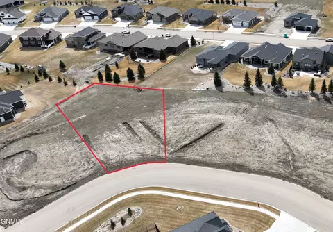 3831 Cogburn Rd, Bismarck, ND 58503