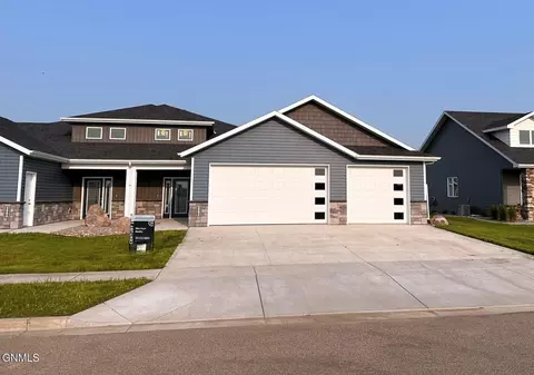3002 Peach Tree Dr, Bismarck, ND 58504