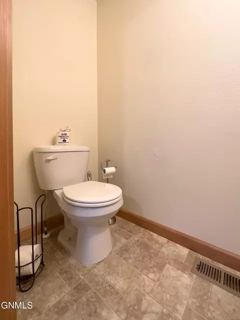 355 Adeline Dr, Stanley, ND 58784 photo 7