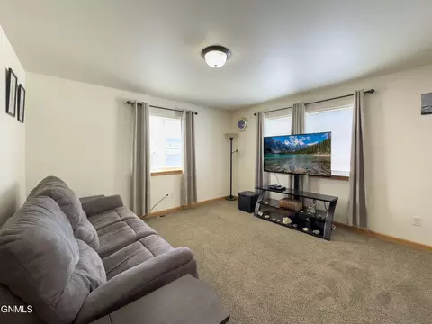 355 Adeline Dr, Stanley, ND 58784 photo 9