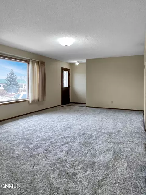 821 University Ave, Williston, ND 58801 photo 6
