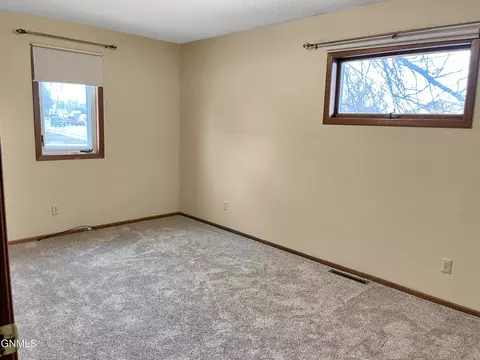 821 University Ave, Williston, ND 58801 photo 15