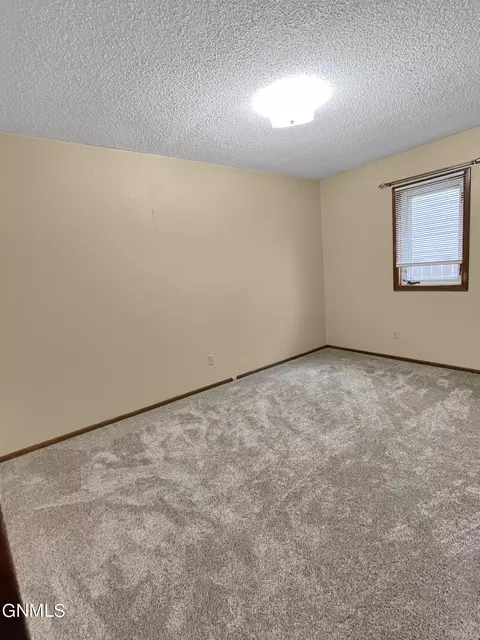 821 University Ave, Williston, ND 58801 photo 17