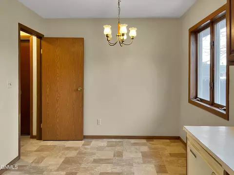 821 University Ave, Williston, ND 58801 photo 11