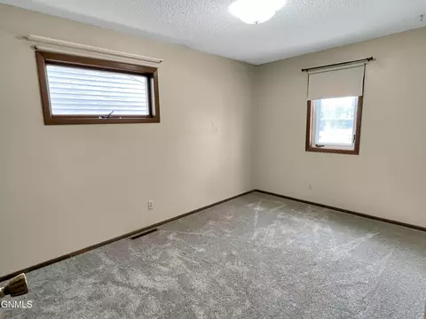 821 University Ave, Williston, ND 58801 photo 18