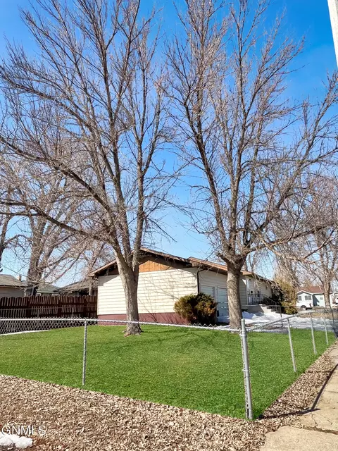 821 University Ave, Williston, ND 58801 photo 21