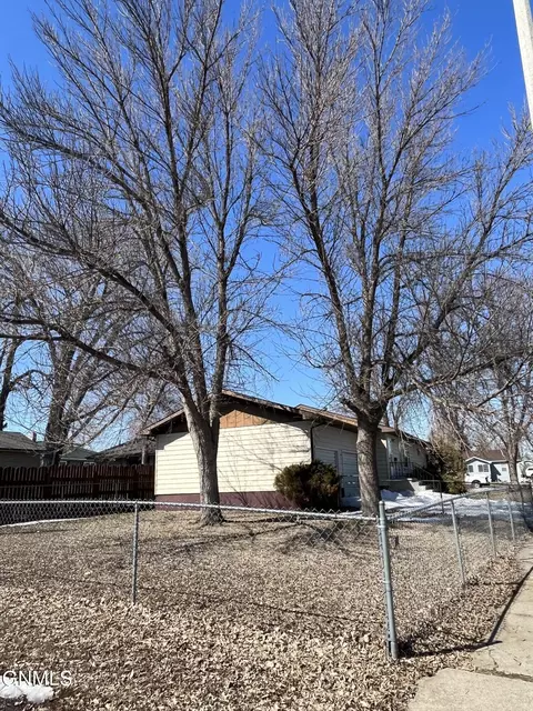 821 University Ave, Williston, ND 58801 photo 20