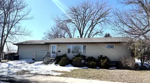 821 University Ave, Williston, ND 58801 photo 3