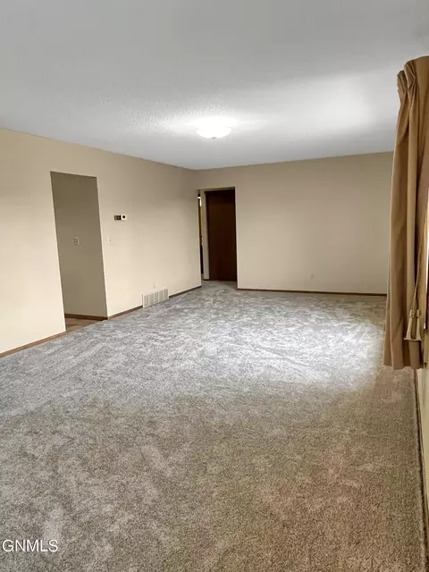 821 University Ave, Williston, ND 58801 photo 5