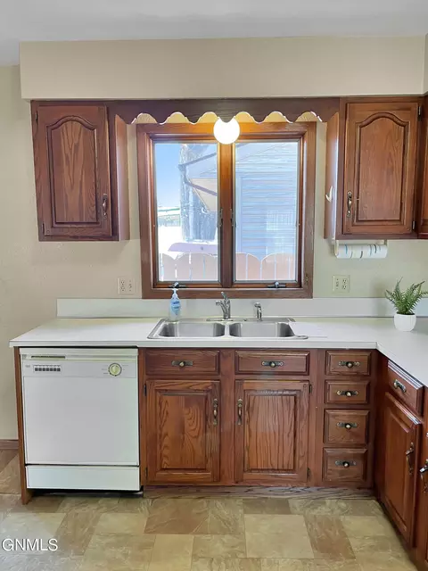 821 University Ave, Williston, ND 58801 photo 12
