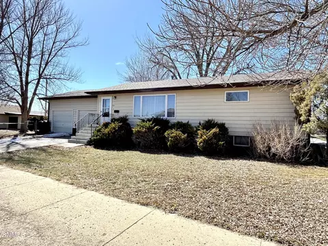 821 University Ave, Williston, ND 58801