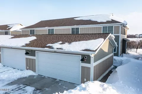 809 14th St SE, Mandan, ND 58554 photo 3
