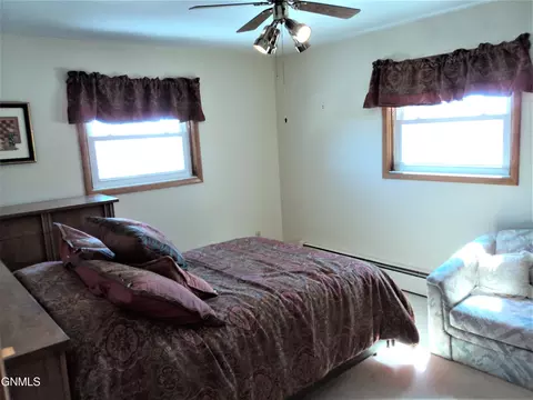 707 Custer Dr, Mandan, ND 58554 photo 8