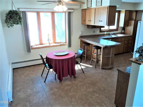 707 Custer Dr, Mandan, ND 58554 photo 4