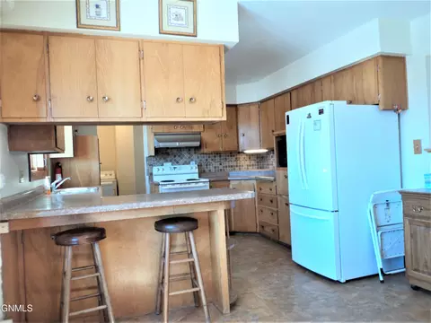 707 Custer Dr, Mandan, ND 58554 photo 5