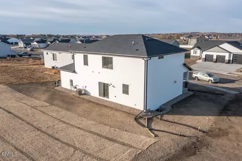 303 Cobblestone Loop SW, Mandan, ND 58554 photo 41