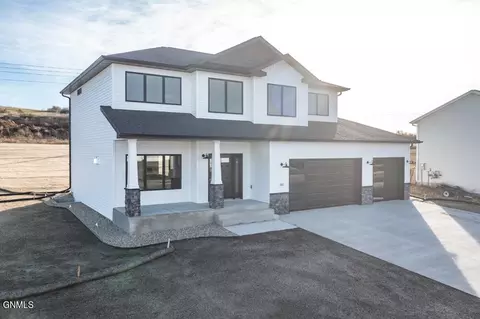 303 Cobblestone Loop SW, Mandan, ND 58554 photo 10
