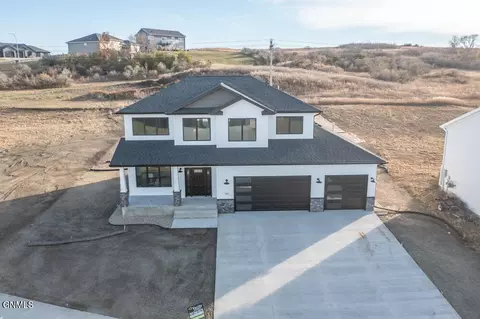 303 Cobblestone Loop SW, Mandan, ND 58554 photo 7