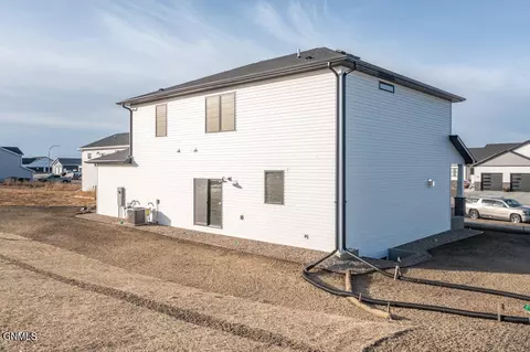 303 Cobblestone Loop SW, Mandan, ND 58554 photo 38