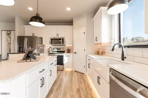 303 Cobblestone Loop SW, Mandan, ND 58554 photo 18