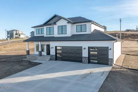 303 Cobblestone Loop SW, Mandan, ND 58554 photo 9