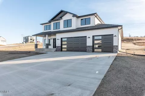 303 Cobblestone Loop SW, Mandan, ND 58554 photo 11