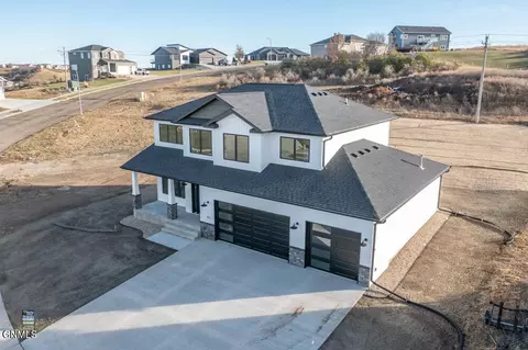 303 Cobblestone Loop SW, Mandan, ND 58554 photo 6