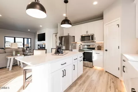 303 Cobblestone Loop SW, Mandan, ND 58554 photo 19