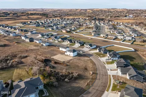 303 Cobblestone Loop SW, Mandan, ND 58554 photo 44