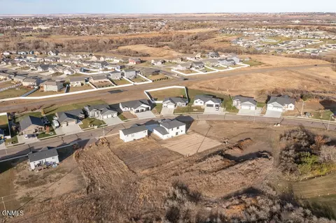 303 Cobblestone Loop SW, Mandan, ND 58554 photo 46