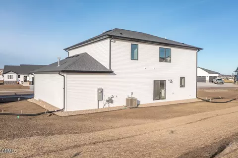 303 Cobblestone Loop SW, Mandan, ND 58554 photo 40