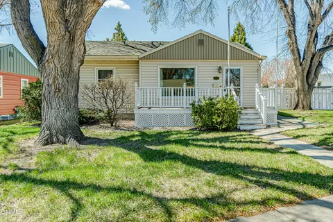 1432 N 12th St, Bismarck, ND 58501