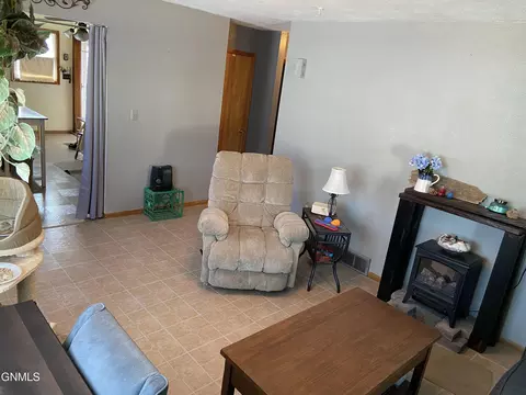 406 Main St, Stanton, ND 58571 photo 4