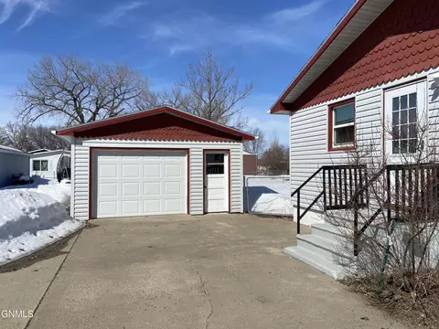 406 Main St, Stanton, ND 58571 photo 1