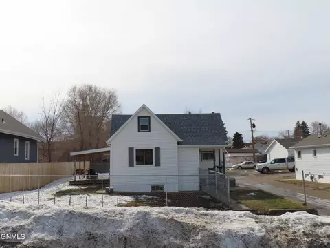 105 9th Ave NW, Mandan, ND 58554 photo 4