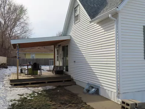 105 9th Ave NW, Mandan, ND 58554 photo 6
