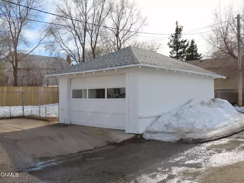 105 9th Ave NW, Mandan, ND 58554 photo 7