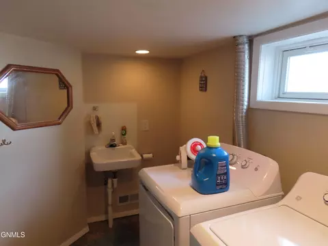 105 9th Ave NW, Mandan, ND 58554 photo 45