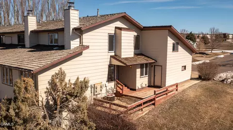 2001 Prairie Oak Drive Dr, Dickinson, ND 58601