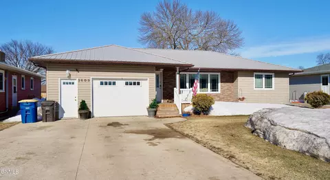 1609 5th Ave NE, Jamestown, ND 58401
