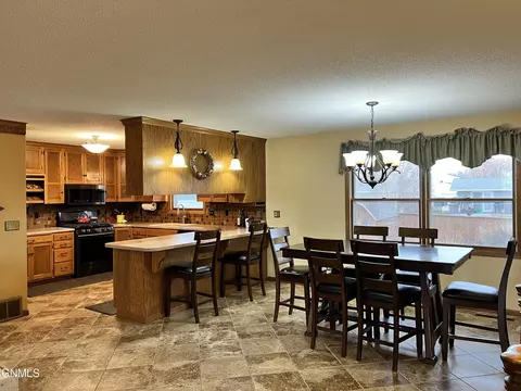 720 11th St W, Williston, ND 58801 photo 9