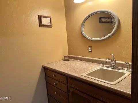 720 11th St W, Williston, ND 58801 photo 28