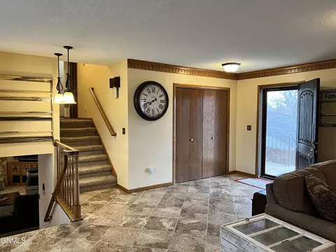 720 11th St W, Williston, ND 58801 photo 2