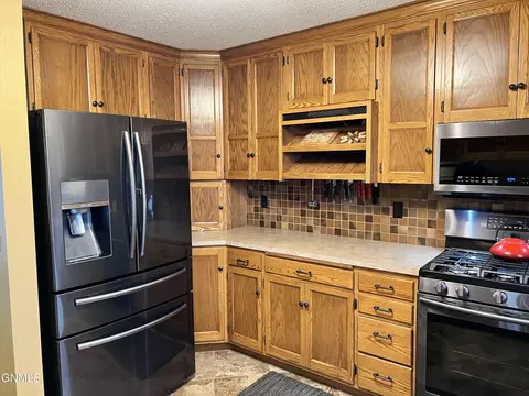 720 11th St W, Williston, ND 58801 photo 6