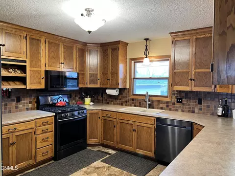 720 11th St W, Williston, ND 58801 photo 5