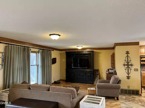 720 11th St W, Williston, ND 58801 photo 3